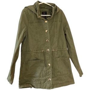 Forever 21 girls light jacket. Perfect for the spring time.